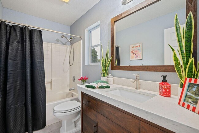 Building Photo - 475 Heritage Ln