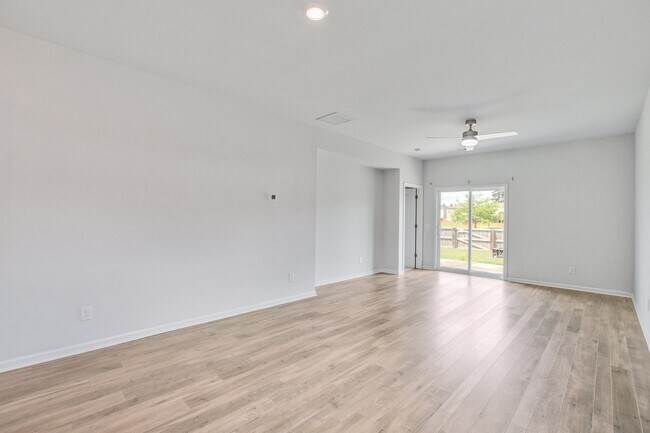 Building Photo - 347 Matuskovic Dr