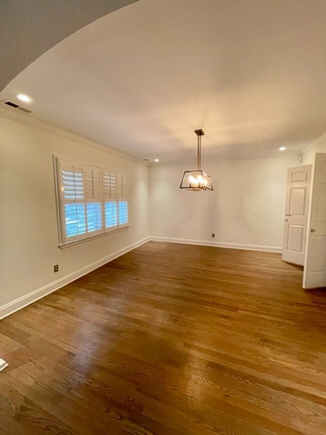 Building Photo - Pristine Cotswold Ranch for Lease!