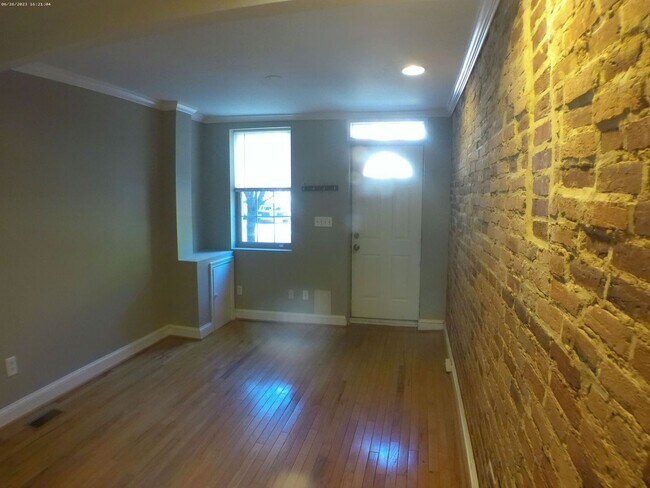 Building Photo - 912 S Potomac St