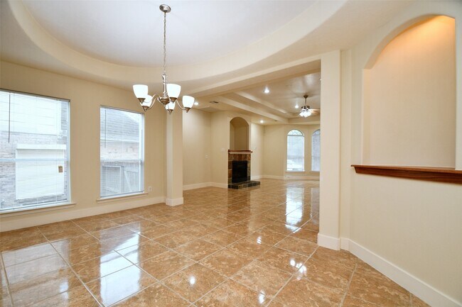 Building Photo - 5211 Holly View Dr
