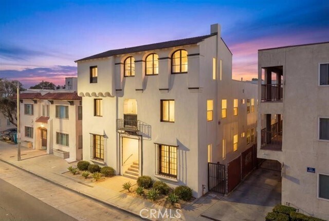 Building Photo - 1827 E 4th St