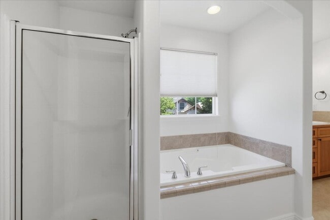 Building Photo - 3053 E Calabria Dr