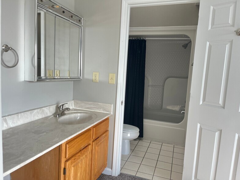 Building Photo - 3660 Walden Dr