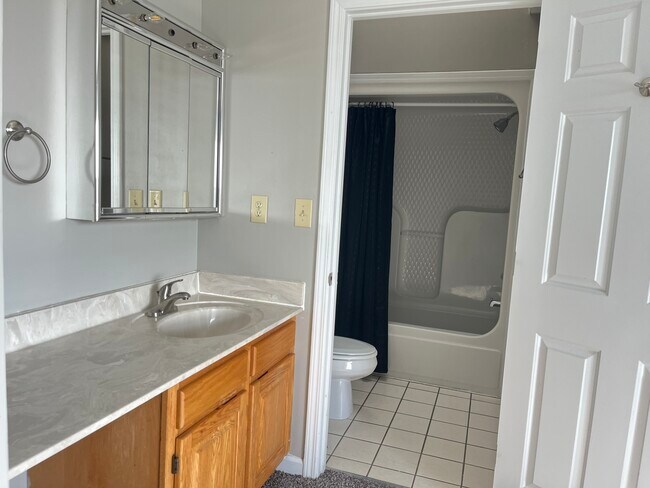 Building Photo - 3660 Walden Dr