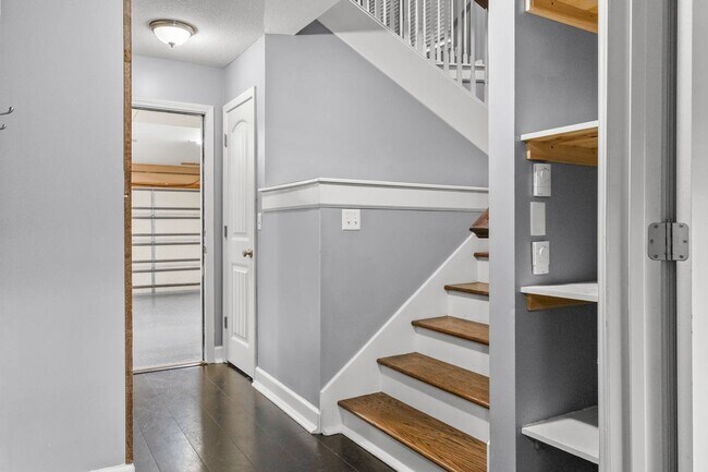 Building Photo - 11141 S Woodsonia Dr