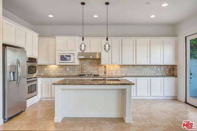 Building Photo - 24819 Cll Cedro