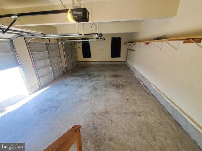 Building Photo - 33 Saphire Ct