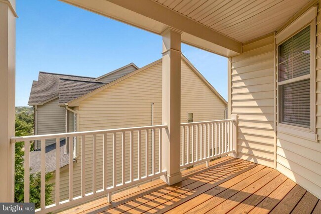 Building Photo - 42706 Chisholm Dr