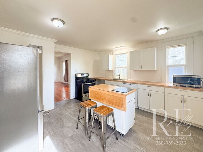 Building Photo - Light-Filled Home with Vaulted Ceilings, Bonus Basement & Walkable Location