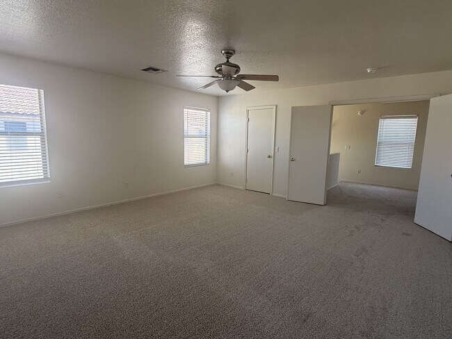 Building Photo - 2448 E Hazeltine Way