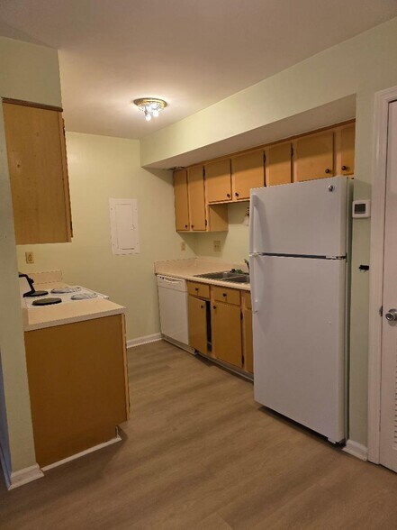 Building Photo - 2494 Etiwan Ave