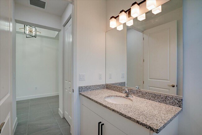 Building Photo - 12474 SW La Costa St