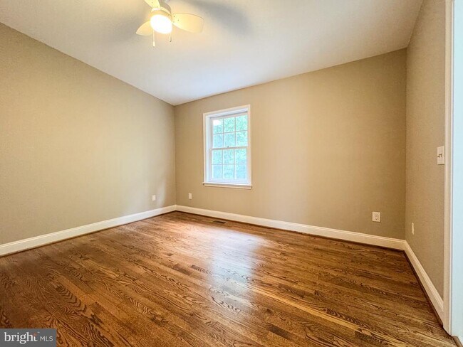 Building Photo - 3906 Valley Ridge Dr