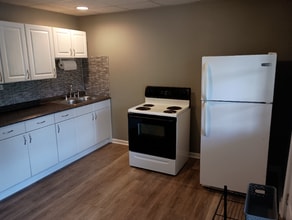 Building Photo - 730 Main St