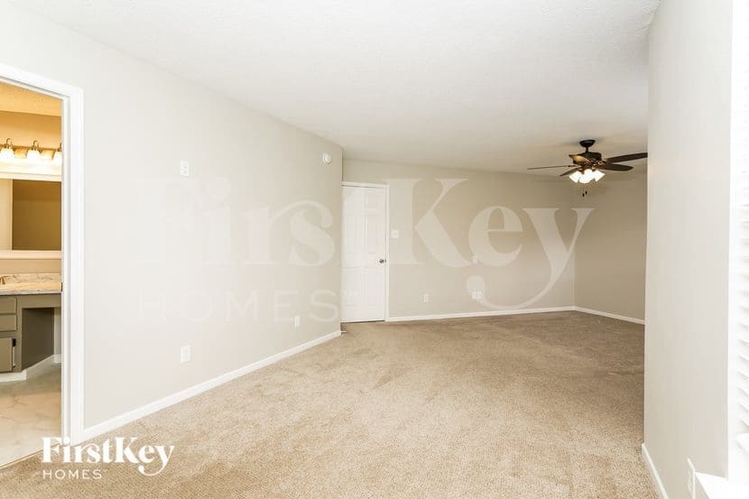 Building Photo - 6909 Maywood Cir