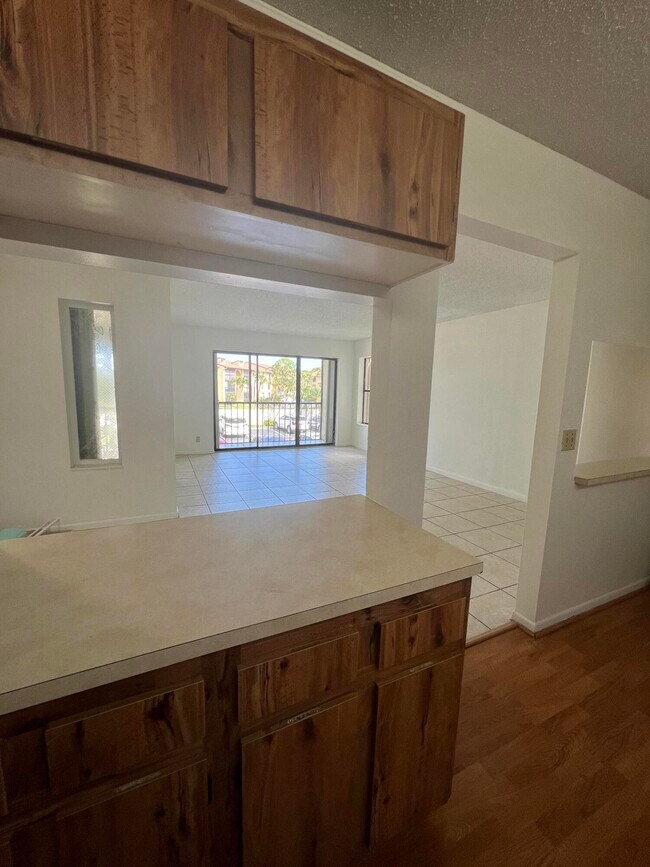 Building Photo - 706 Sunny Pine Way