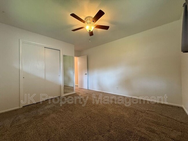 Building Photo - 512 52nd St S