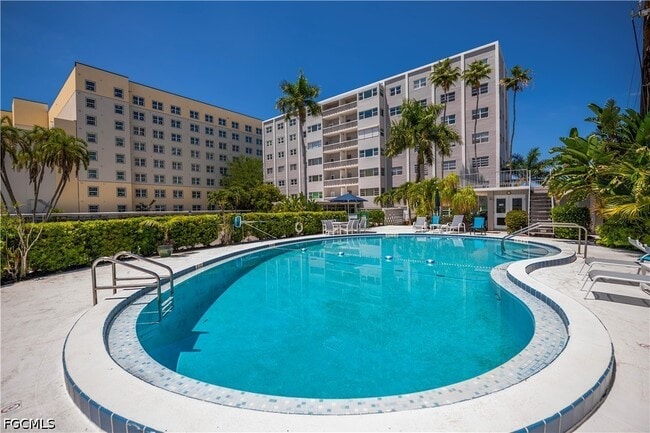Building Photo - 1900 Clifford St
