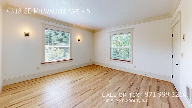 Building Photo - 4318 SE Milwaukie Ave