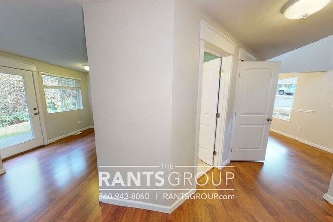 Building Photo - 4-bedroom, 2-bathroom Home with Green Belt in A Prime Location!