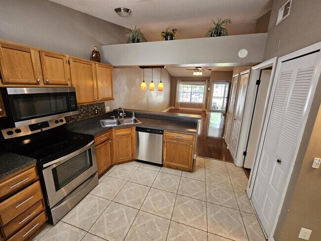 Building Photo - 5477 Lake Margaret Dr