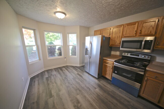 Building Photo - 876 Meadowlands Dr