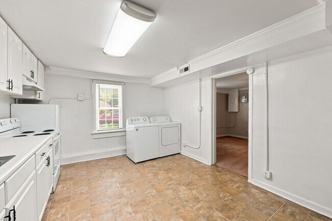 Building Photo - 101 E Woodall St