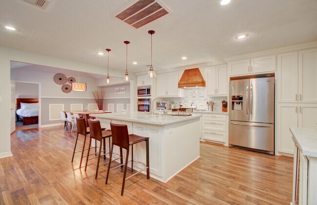 Building Photo - 11102 Hillcroft St