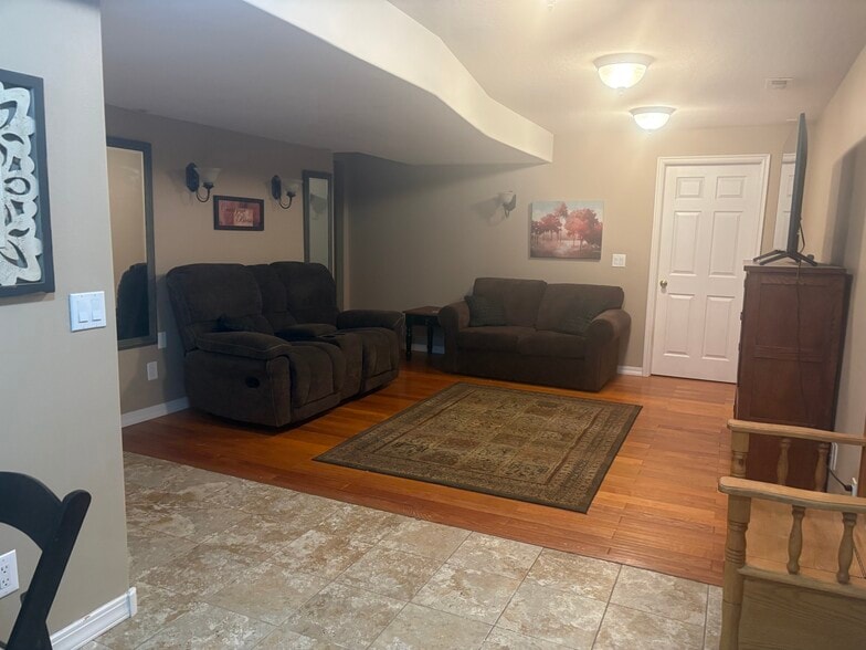 Building Photo - 9885 N Deep Creek Dr
