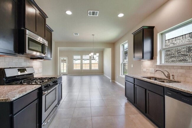 Building Photo - 621 Carly Ann Ln