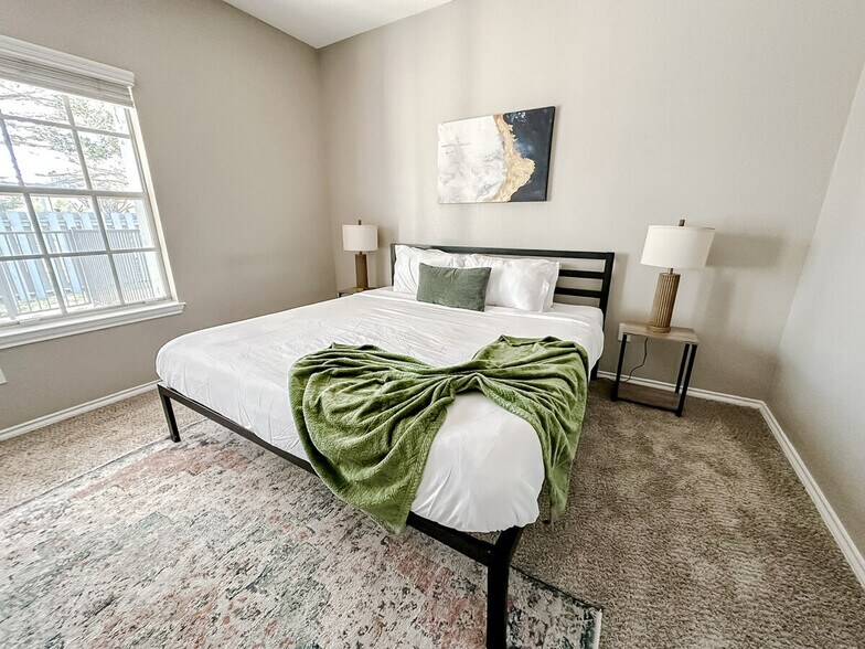 Building Photo - 6225 Saratoga Blvd