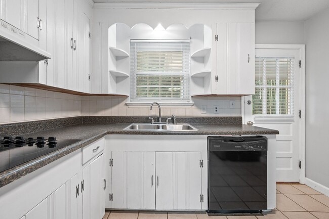 Building Photo - 4620 Golf Park Dr