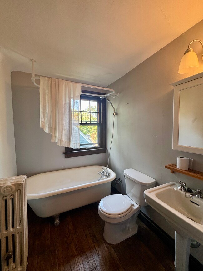 Building Photo - 3403 Dellwood Rd