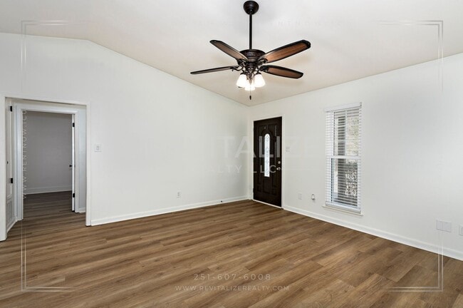 Building Photo - Beautifully Remodeled 4 Bed / 2 Bath Home near Airport Blvd