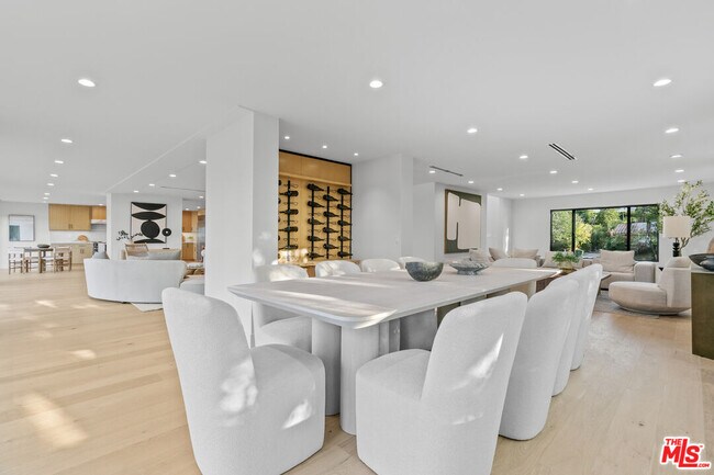 Building Photo - 18101 Green Meadow Dr