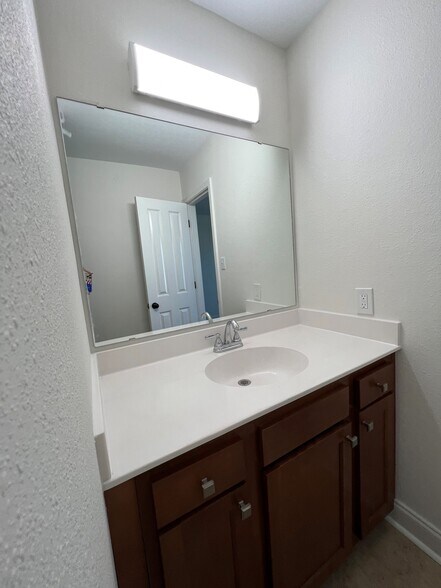 Building Photo - 1204 Cambridge Dr