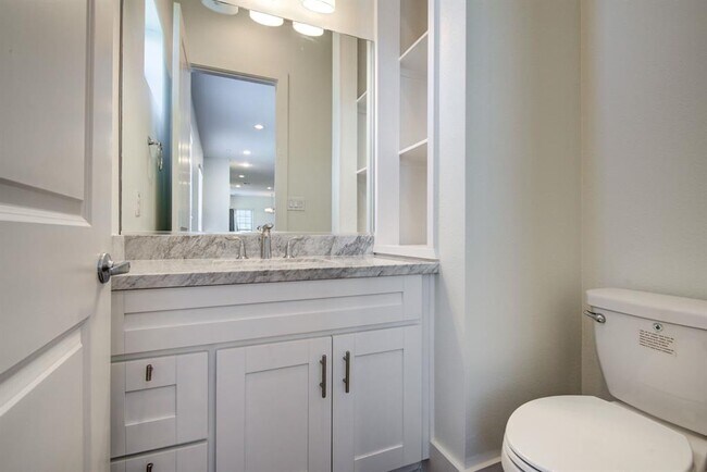 Building Photo - 1721 Thompson St