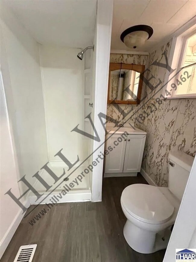 Building Photo - One Bedroom Home - North