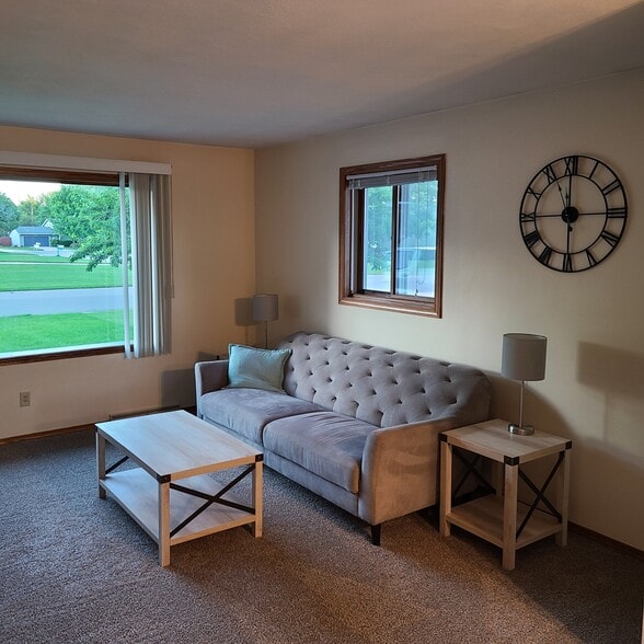 Building Photo - 761 Trailsway Ln