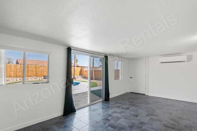 Building Photo - AFFORDABLE POOL HOME!