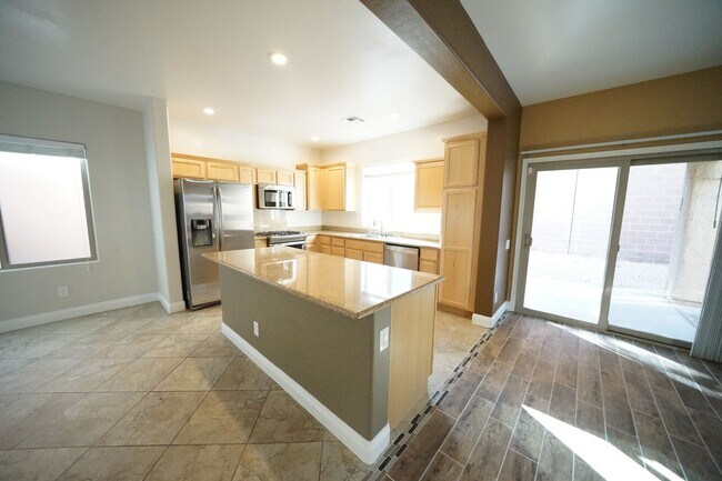 Building Photo - Showings Available NOW