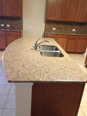 Building Photo - 5845 Pinebrook Dr