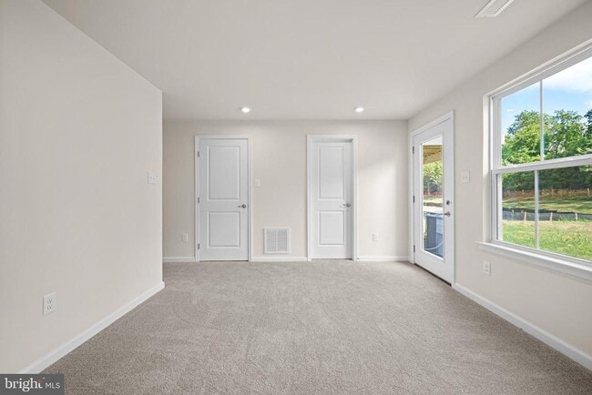 Building Photo - 46 SAND HILLS Dr