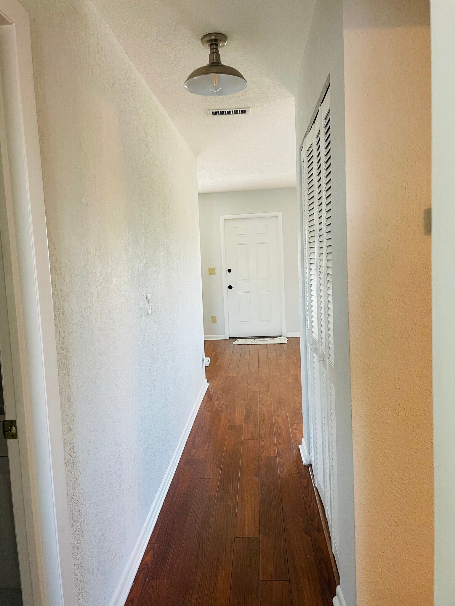 Building Photo - 4613 Bayshore Dr