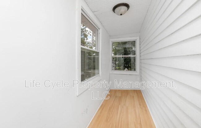 Building Photo - 1044 Muskegon Ave NW