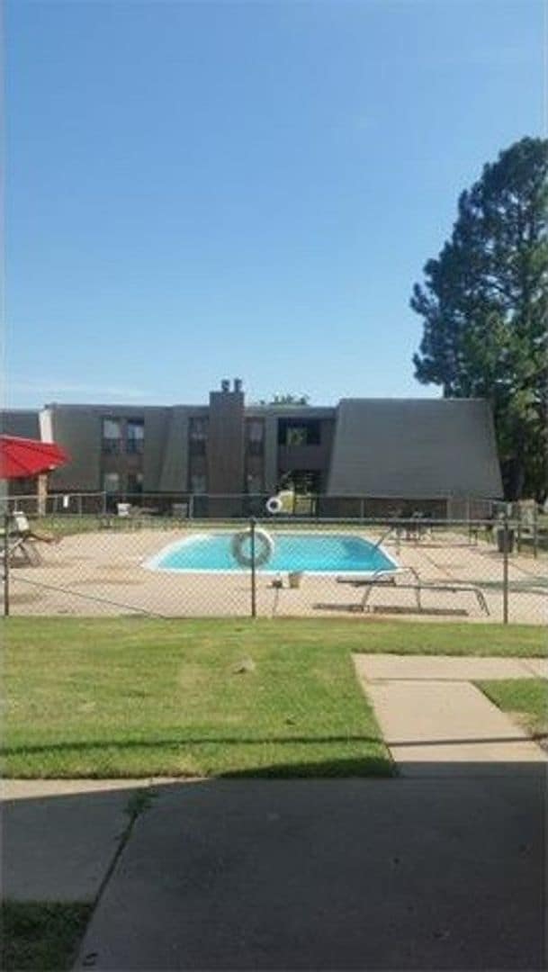 Building Photo - 1200 N Cedar Ave