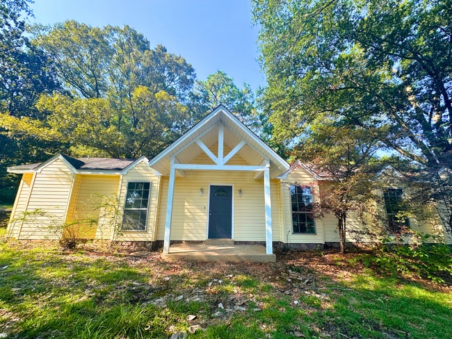 Building Photo - 3650 Creek Dr