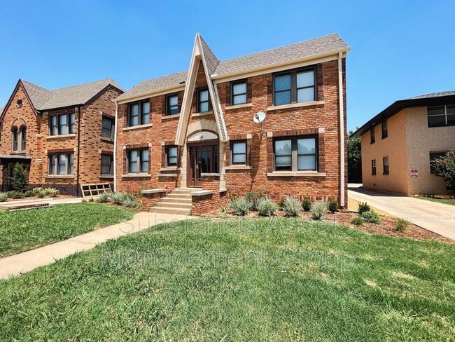 Building Photo - 835 East Dr