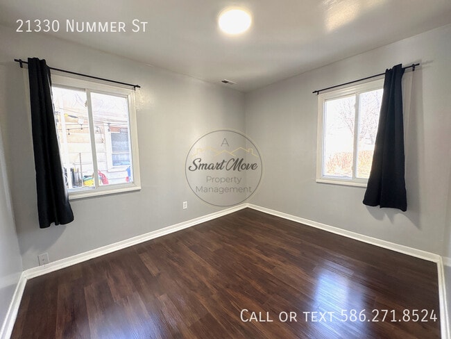 Building Photo - 21330 Nummer St